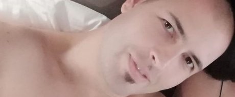 Naakte gelekte OnlyFans-foto van Schnubbihh