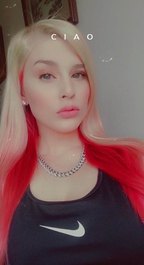 Naakte gelekte OnlyFans-foto van Sierra Schiann