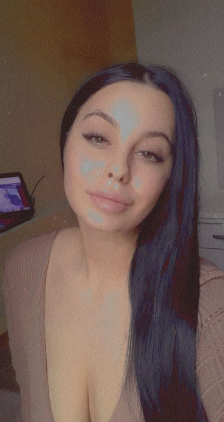 Naakte gelekte OnlyFans-foto van Christyav