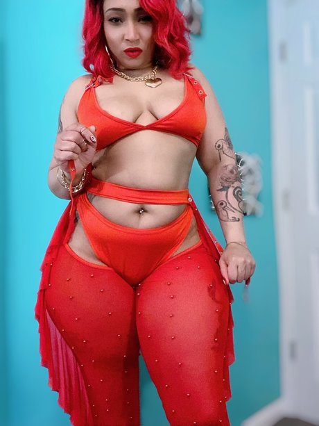 Naakte gelekte OnlyFans-foto van Queen Baddie Babe