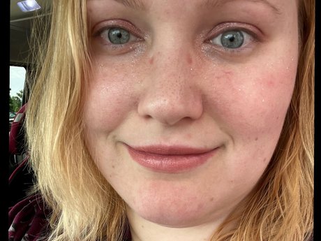 Naakte gelekte OnlyFans-foto van Diana Derrire
