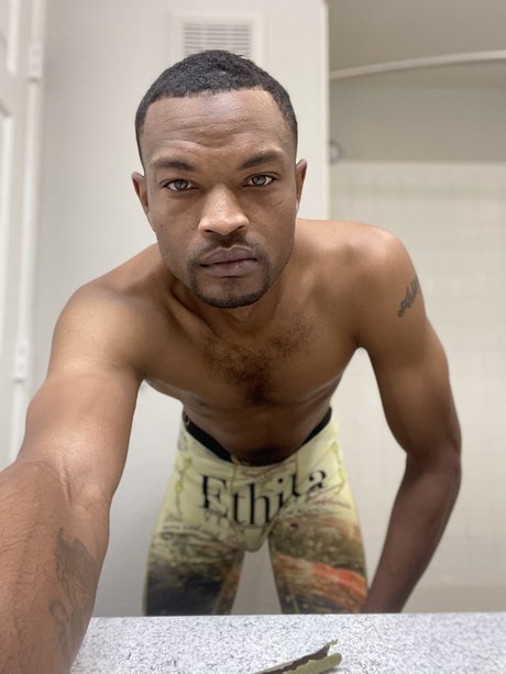 Naakte gelekte OnlyFans-foto van Da Best Eva