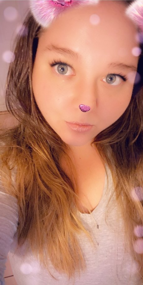 Naakte gelekte OnlyFans-foto van Bad Mommy