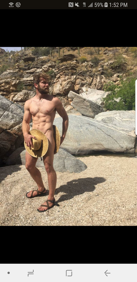 Naakte gelekte OnlyFans-foto van Colby Keller