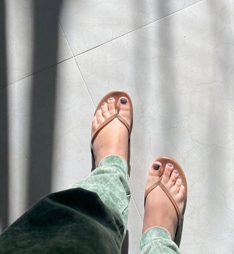 Naakte gelekte OnlyFans-foto van Baddie Toes