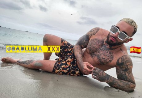 Naakte gelekte OnlyFans-foto van Badlumaxxxbang Dom