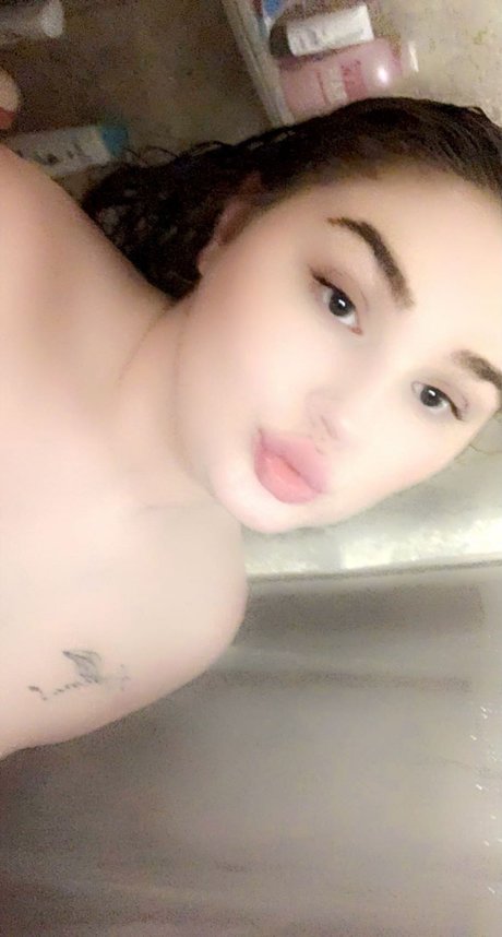 Naakte gelekte OnlyFans-foto van Diamond