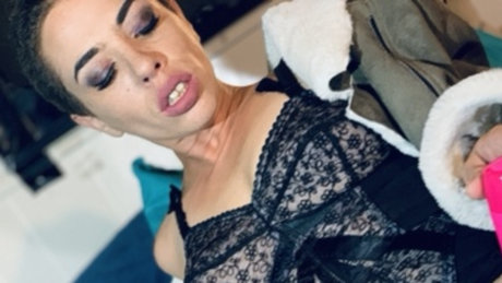 Naakte gelekte OnlyFans-foto van Dazzled Dirty Beauty