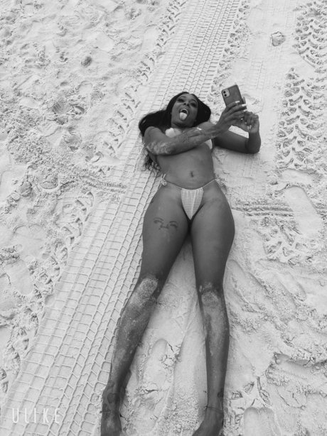 Naakte gelekte OnlyFans-foto van Dayy Anderson