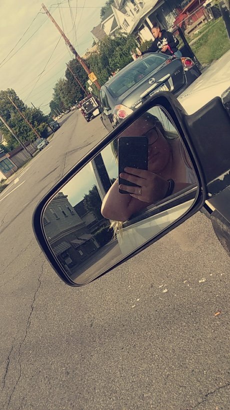 Naakte gelekte OnlyFans-foto van Queen Jai