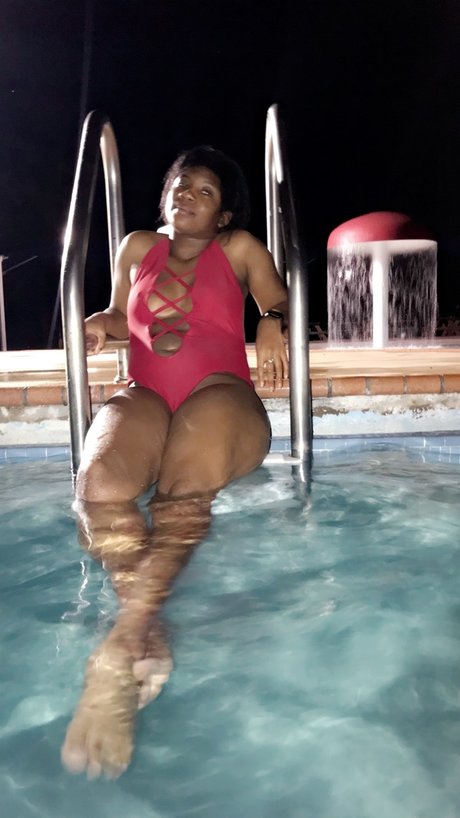 Naakte gelekte OnlyFans-foto van Therealqueendivine