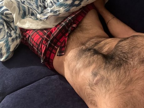 Naakte gelekte OnlyFans-foto van Qesta