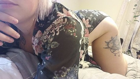 Naakte gelekte OnlyFans-foto van Queen Aurora 420