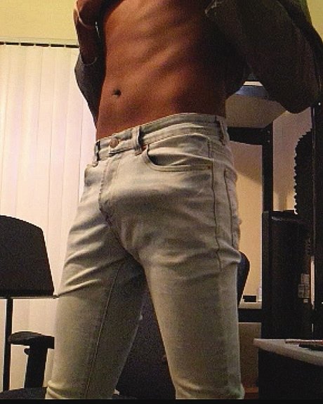 Naakte gelekte OnlyFans-foto van Damien Q