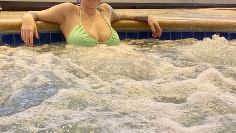 Naakte gelekte OnlyFans-foto van Qbee 18 