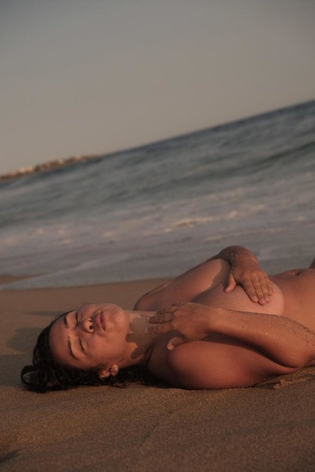 Naakte gelekte OnlyFans-foto van Pyar