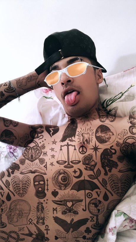 Naakte gelekte OnlyFans-foto van Eduardo Macedo