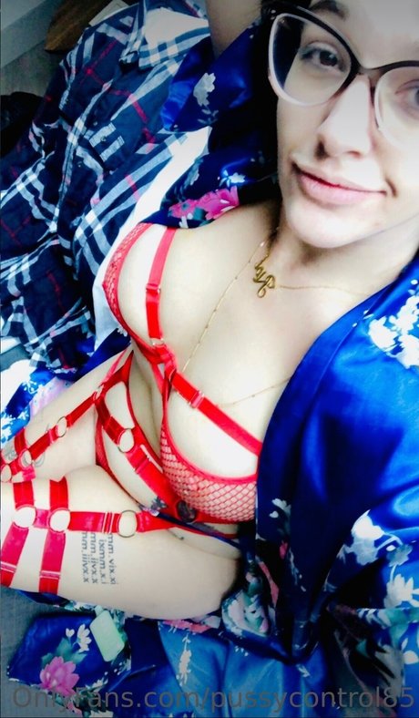 Naakte gelekte OnlyFans-foto van Kat