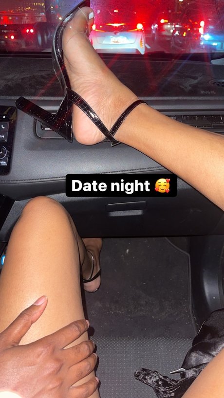 Naakte gelekte OnlyFans-foto van Taekeitall