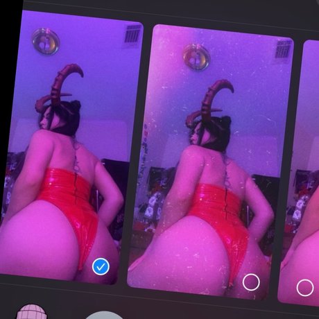 Naakte gelekte OnlyFans-foto van Pussy Fairy