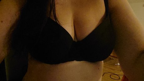 Naakte gelekte OnlyFans-foto van Dame1to3