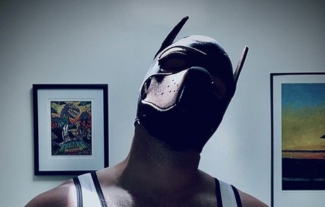 Naakte gelekte OnlyFans-foto van Pup Leo