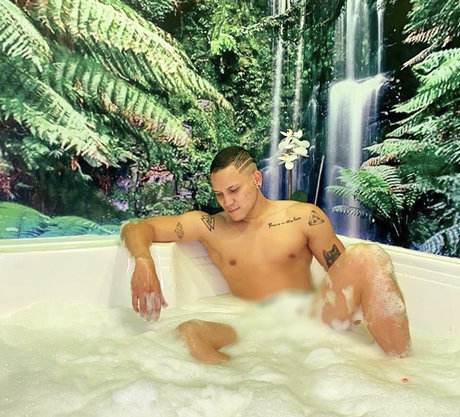Naakte gelekte OnlyFans-foto van Edixon Hurtado