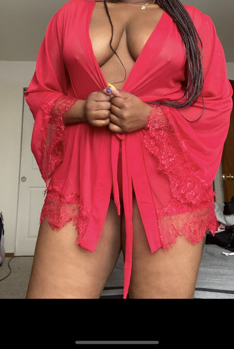 Naakte gelekte OnlyFans-foto van Ebony