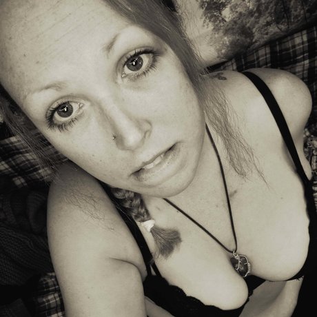 Naakte gelekte OnlyFans-foto van Crystina
