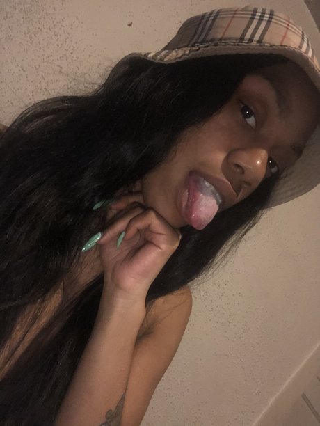 Naakte gelekte OnlyFans-foto van Smiley