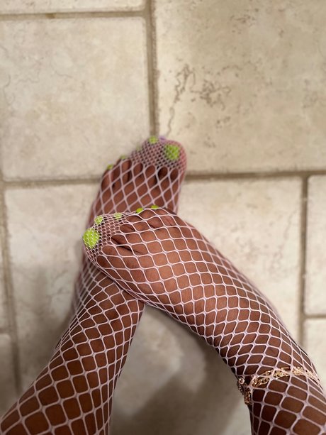 Naakte gelekte OnlyFans-foto van Ebony Pedi Goddess