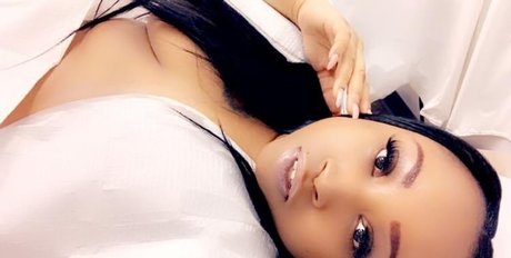 Naakte gelekte OnlyFans-foto van Ebony Love