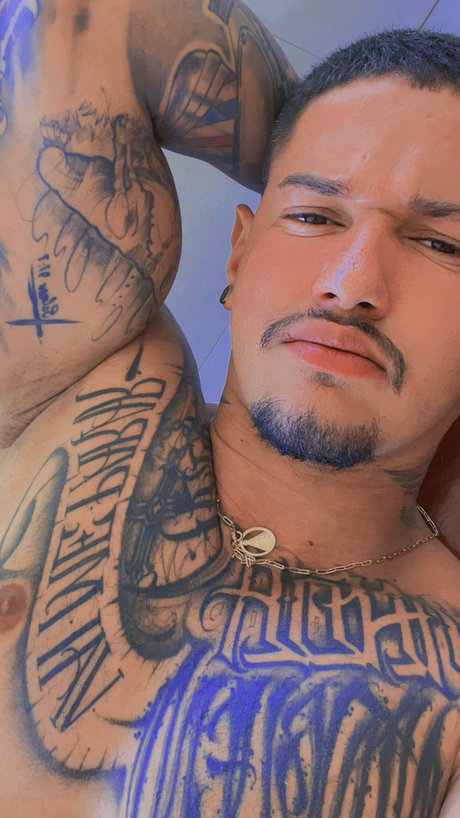 Naakte gelekte OnlyFans-foto van Eduardo Braga
