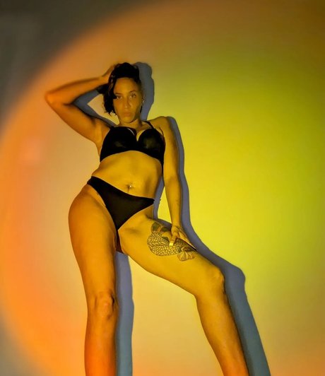 Naakte gelekte OnlyFans-foto van Doll Woods