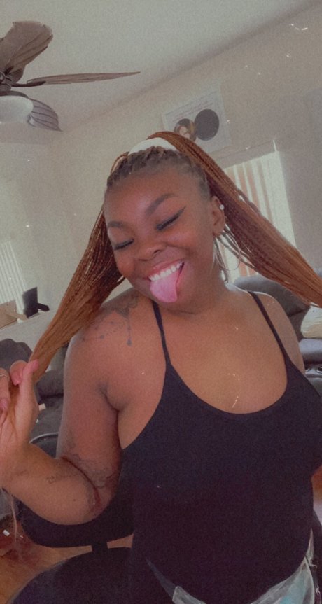 Naakte gelekte OnlyFans-foto van Ebony