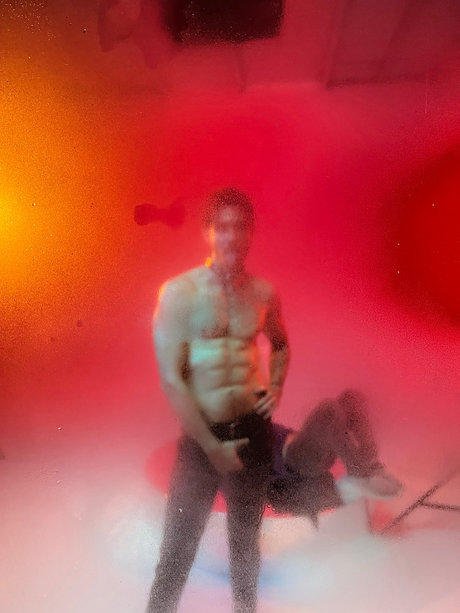 Naakte gelekte OnlyFans-foto van Edu Beber