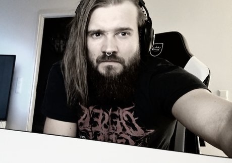 Naakte gelekte OnlyFans-foto van Niko