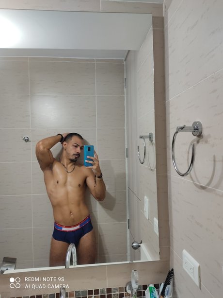 Naakte gelekte OnlyFans-foto van Carlos Fontalvo Madrid
