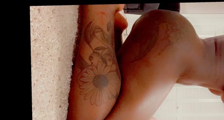 Naakte gelekte OnlyFans-foto van Devils Angel 