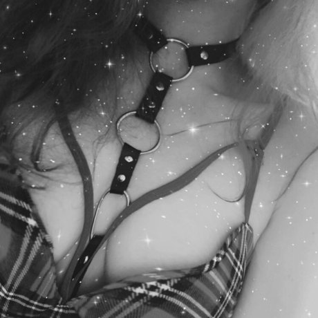 Naakte gelekte OnlyFans-foto van Queensavage1129