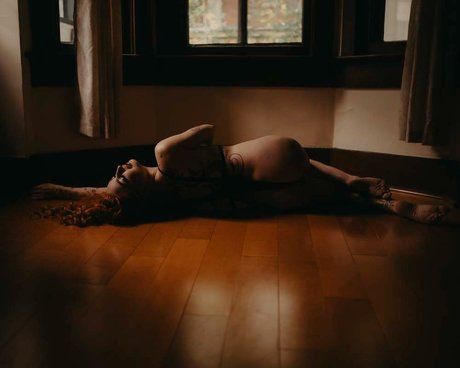 Naakte gelekte OnlyFans-foto van Queen Nova