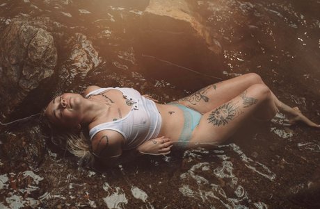 Naakte gelekte OnlyFans-foto van Faith Long