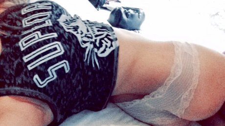 Naakte gelekte OnlyFans-foto van Charley