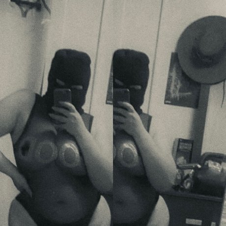 Naakte gelekte OnlyFans-foto van Queenmelons