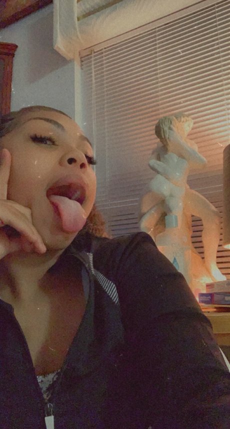 Naakte gelekte OnlyFans-foto van Queen