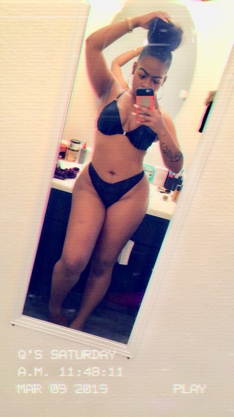 Naakte gelekte OnlyFans-foto van Queenjuicyyy