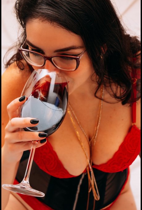 Naakte gelekte OnlyFans-foto van Queen Lanna