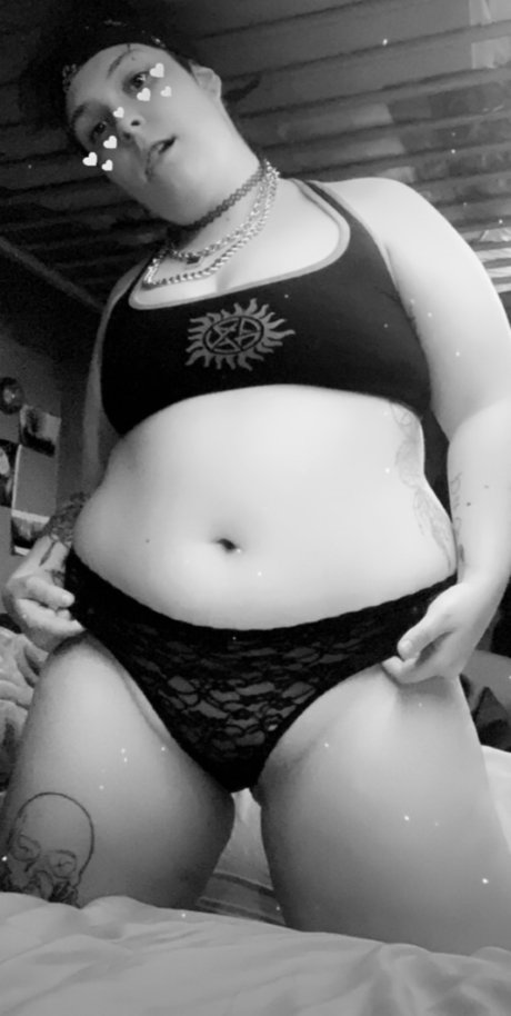 Naakte gelekte OnlyFans-foto van Queen Kriss