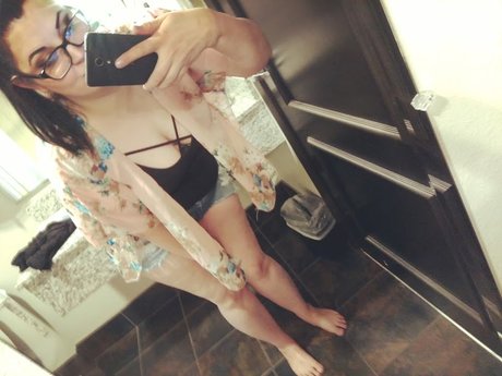 Naakte gelekte OnlyFans-foto van Queen Kim Kaye