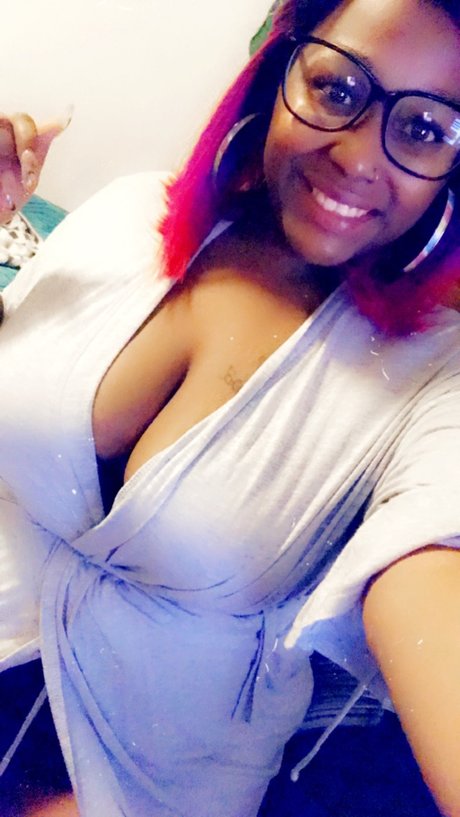 Naakte gelekte OnlyFans-foto van Queen Kay Paradise